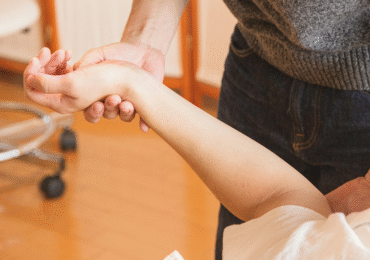 Czy podawanie dożylnej witaminy C u pacjentów z nowotworem złośliwym wiąże się z poprawą wyników przeżycia?