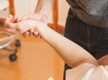 Czy podawanie dożylnej witaminy C u pacjentów z nowotworem złośliwym wiąże się z poprawą wyników przeżycia?